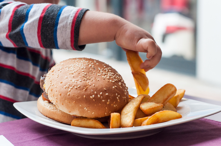 Cómo prevenir la obesidad infantil