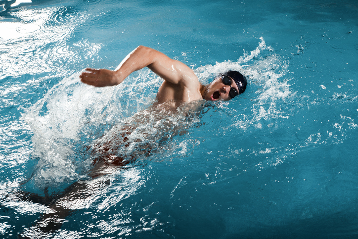 Los estilos de natación con los que quemarás más calorías