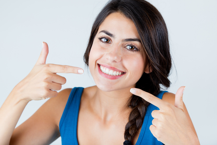 Descubre la manera más fácil y eficaz de limpiar entre dientes