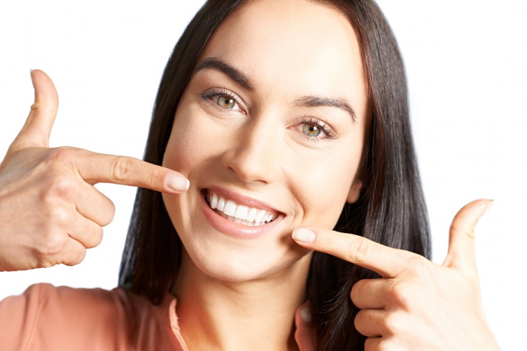 Tratamientos estéticos dentales para lucir sonrisa en verano