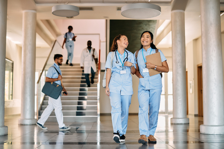 Todas las ventajas de realizar cursos de enfermería online
